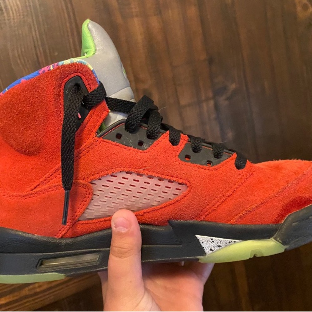 Jordan 5 what the other shoe is yellow for any more info NO BOX!